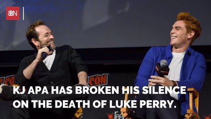 Riverdale Cast Pays Homage To Luke Perry