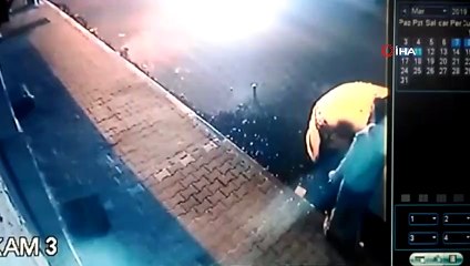 Osmaniye’de gece yarısı üç aracı kundaklayan şahıslar kamerada