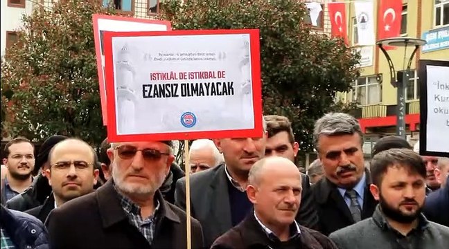Pazar’da ezan ve bayrak düşmanları protesto edildi