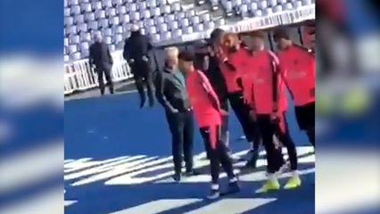 L’accueil hostile des ultras aux joueurs de Paris