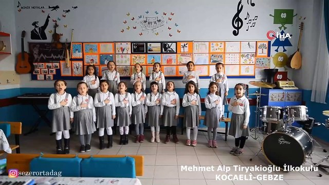 - 9 ilde 10 okul İstiklal Marşı için tek yürek oldu