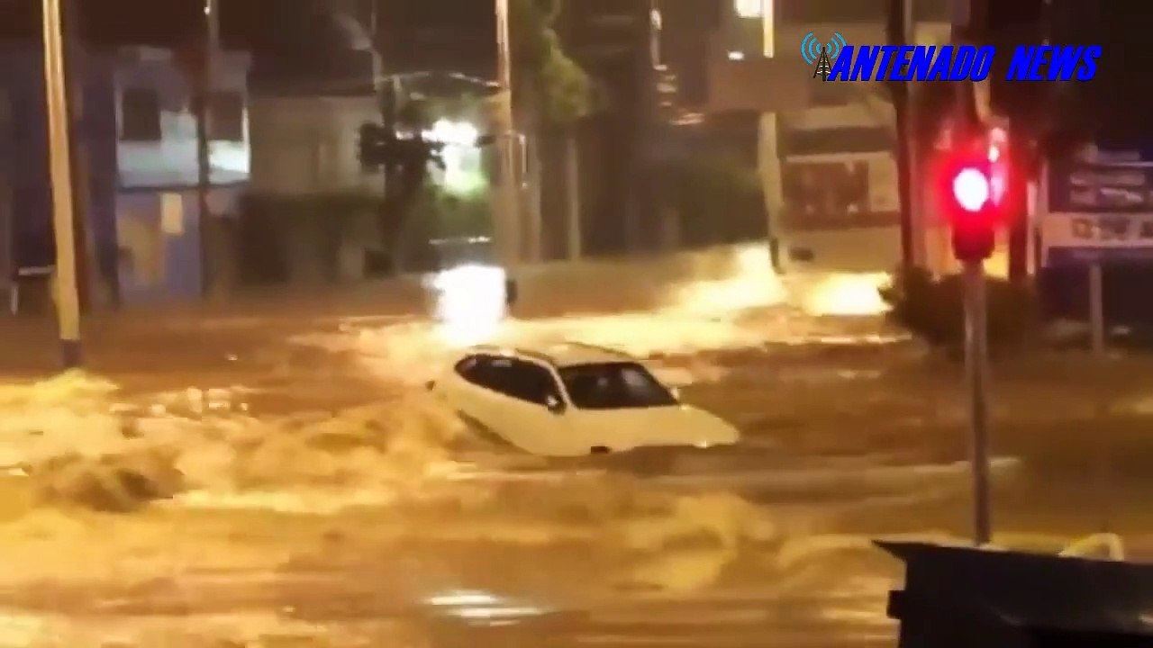 Chuva forte acaba com Sao Paulo Agua chegou a 3 Metros de altura e CPTM parou