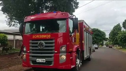 Cão sem água e sem alimento é resgatado pelo Corpo de Bombeiros