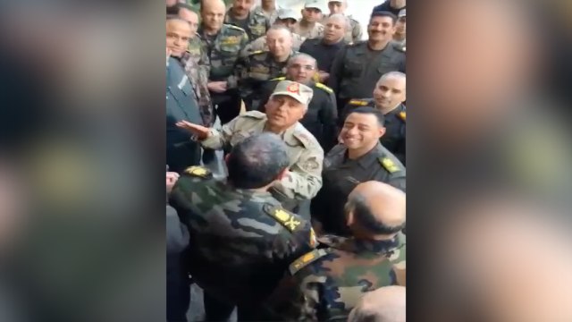 لحظة استقبال ضباط الهيئة الهندسية لكامل الوزير بعد تعيينه وزيرا للنقل