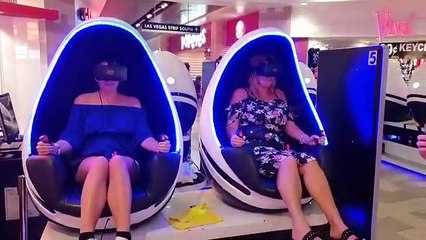 Effrayées par la Réalité Virtuelle elles se battent dans le vide !