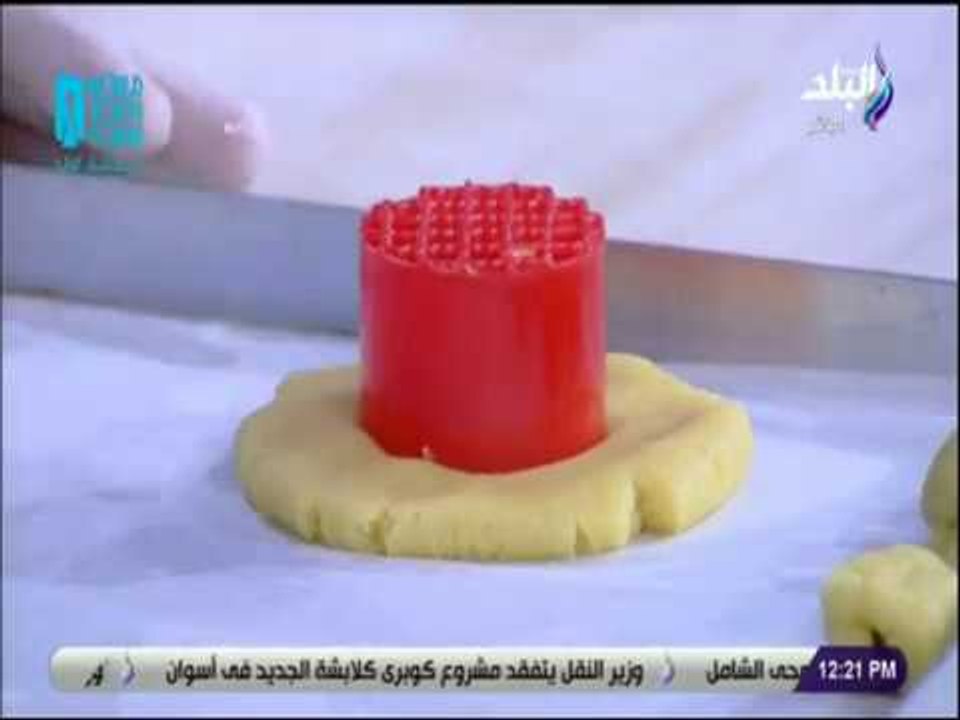 سفرة و طبلية مع الشيف هالة فهمي - لعشاق العجوة..طريقة  بسكويت الشوكه بالعجوه " أحلى من الجاهز " 
