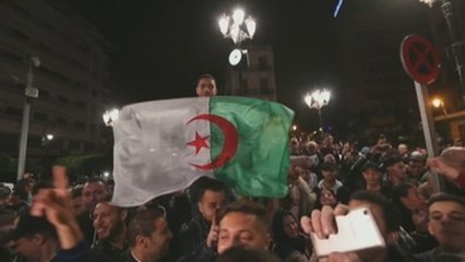 Buteflika renuncia a la reelección y abre paso a la incertidumbre en Argelia