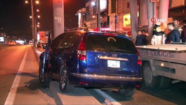 İSTANBUL) Aşırı hız sonrası feci kaza... Araç elektrik direğine ok gibi saplandı