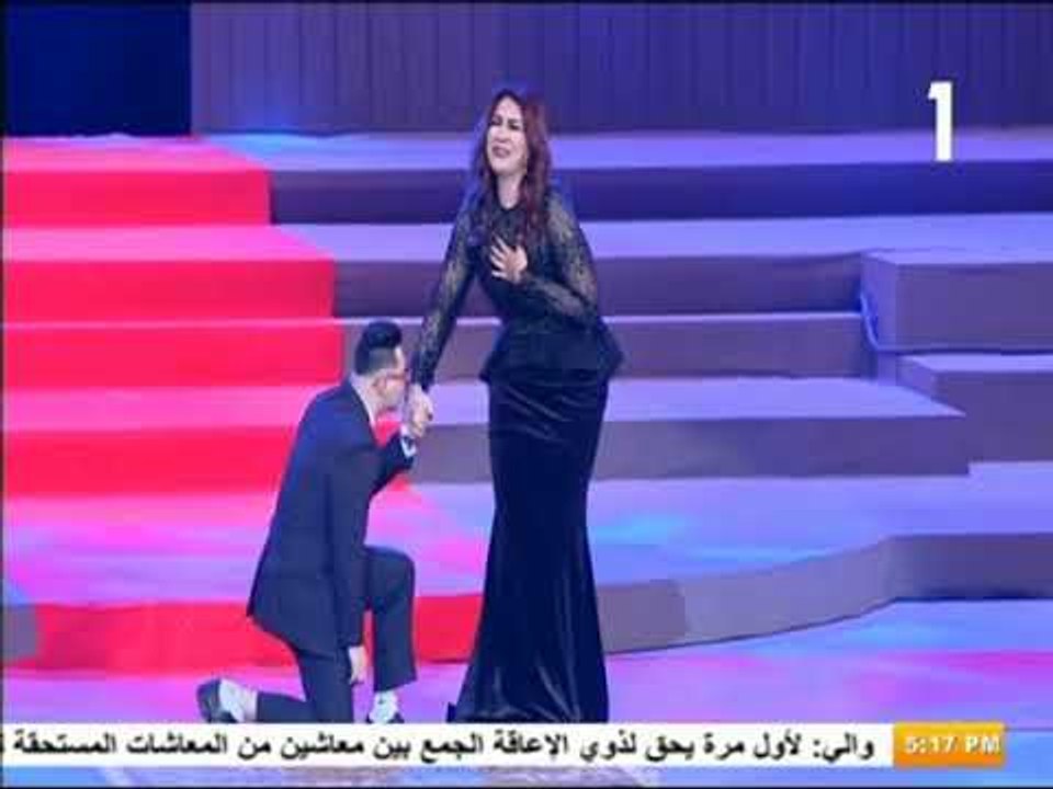 صدى البلد - شاهد| ماذا فعلت الفنانة وفاء عامر مع أحد الأطفال ذوي الإعاقة أمام الرئيس ؟