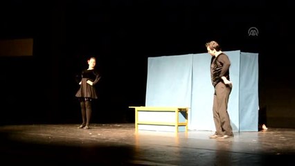 Burada, Orada ve Her Yerde" Oyunu Bursa'da Sahnelendi