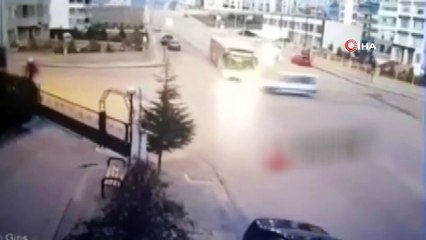 Başkent’te EGO otobüsü araca çarptı: 2 ölü 3 yaralı