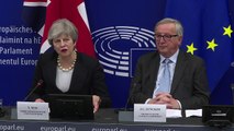 Juncker y May llaman a aprobar acuerdo de Brexit