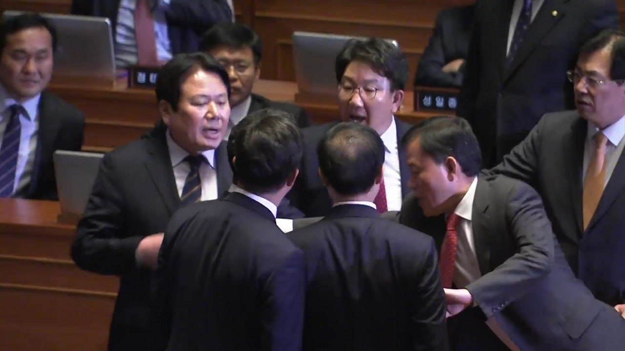 "대통령, 김정은 대변인" 국회 연설 파행...與 "국가원수 모독" / YTN