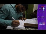شاب يكتب القرآن الكريم بخط يده فى سنة وشهرين
