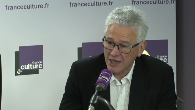 Hervé Juvin : On voit bien l'idée de remplacer ces français indociles susceptibles de se mettre en grève, par des migrants qui eux seront complètement soumis au régime d'esclavage que l'on veut leur imposer.