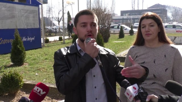 Shoqëria civile protestoj kundër ndryshimit të statusit të zonës rreth Kullës së Sylejman Vokshit