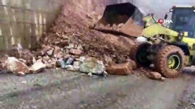 Siirt’te iki ayrı köy yolunda heyelan meydana geldi