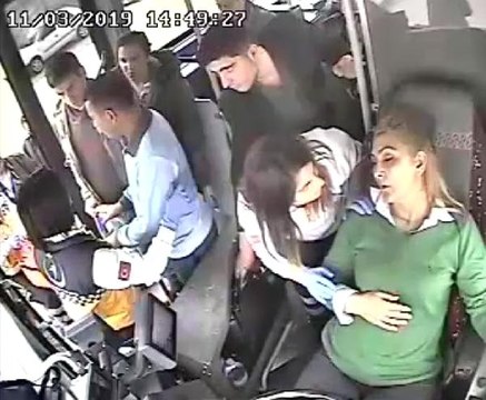 Baygınlık Geçiren Kadın Şoför, Otobüsü Son Anda Durdurarak Faciayı Önledi