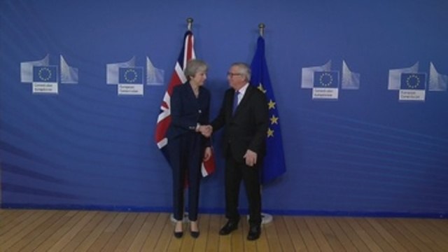 May logra garantías legales con las que espera aprobar su plan del brexit