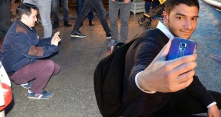 Vatandaşlar, Dev Köpek Balığının Fotoğrafını Çekmek İçin Sıraya Girdi