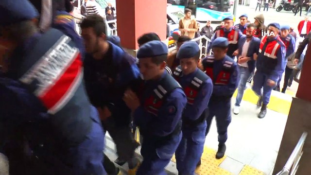 Seçim ofisi açılışında terör propagandası yapan 12 HDP'li adliyeye sevk edildi