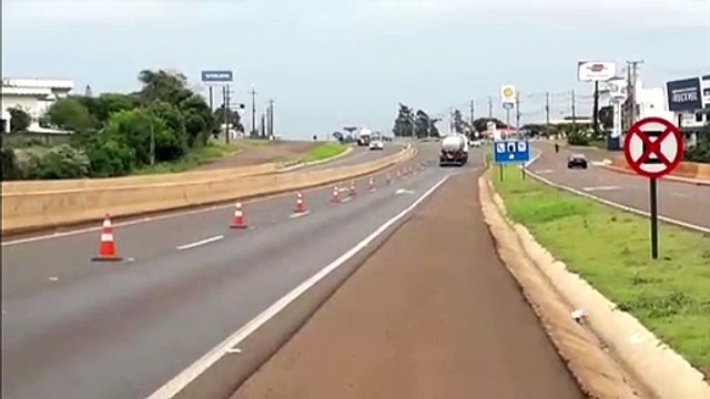 Instalação de pórtico gera interdição na BR-277, perto do Trevo Cataratas