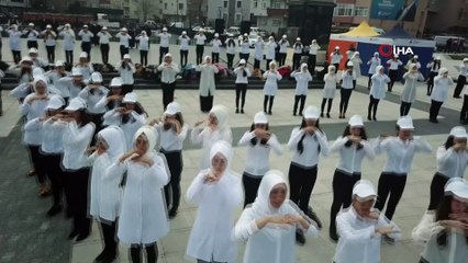 601 öğrenci İstiklal Marşı'nı işaret diliyle okudu, o anlar havadan görüntülendi