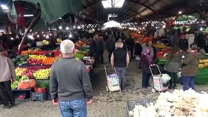 Pazar alışverişine İstiklal Marşı arası