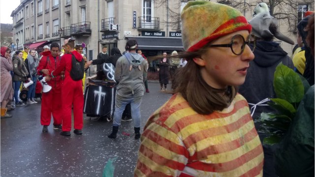 les traditionnels défilés du Père Cent en Lorraine ont débuté avec Toul