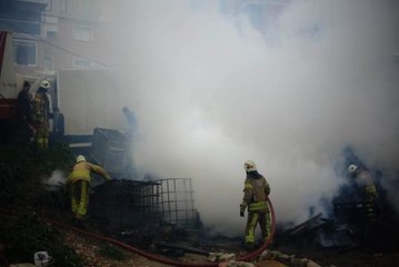 Kartal'da Paletlerin Alev Alev Yandığı Anlar Kamerada