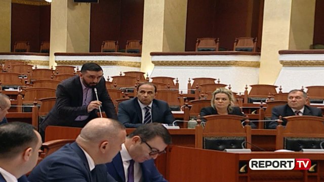 Betohen katër deputetët e opozitës së re, socialistët i presin me duartrokitje