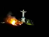 Incêndio perto do Cristo chama a atenção em Mimoso