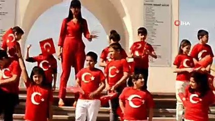 Küçük Hasan'ın duygulandıran bayrak sevgisine Kaymakam'dan ödül