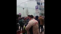 Report TV - Protesuesit hedhin shashka dhe tymuese në drejtim të policisë