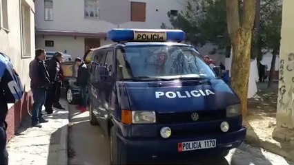 ZBARDHET KRIMI NË KORÇË, DJALI MASAKROI NËNËN ME SENDE TË FORTA