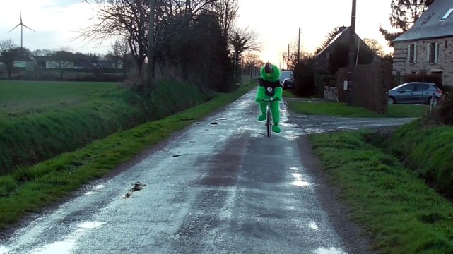 Ton deux roues ne tourne pas rond ? Tu ne peux pas aller aux entrainements ? Pas de panique, l'Eskouadenn a la solution... H-16...