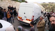 İsrail polisinden Kudüs'te namaz kılan Filistinlilere müdahale - KUDÜS