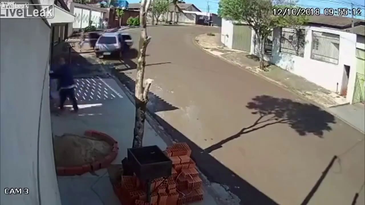 Des cambrioleurs oublient le frein à main sur la voiture... Cambriolage raté