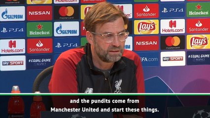 Télécharger la video: Klopp lashes out at 'Man United pundits' over question on trophy priority