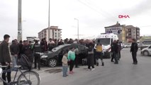 Konya Hafif Ticari Araç, Otomobille Çarpıştı 5 Yaralı