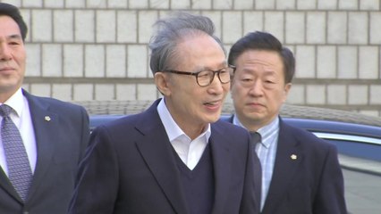 MB, 석방 후 첫 법원 출석...입장 없이 밝은 표정 / YTN