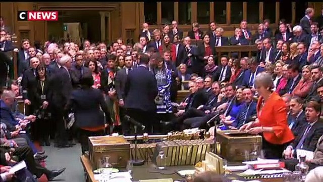 Brexit : les députés britanniques rejettent l'accord