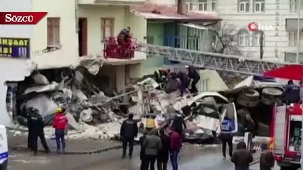 Kayseri’de çekirdek yüklü kamyon eve girdi