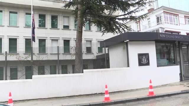 Yeni Zelanda Büyükelçiliğinde Bayraklar Yarıya İndirildi