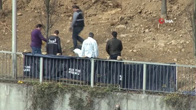 Seyrantepe Tem Otoyolu Kenarında İncelenen Şüpheli Paketten El Yapımı Patlayıcı ve Bomba...