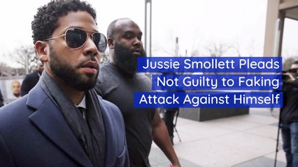 Скачать видео: Jussie Smollett Officially Pleads Not Guilty