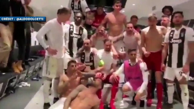 Quand le vestiaire de la Juve attend CR7 pour la photo de la victoire