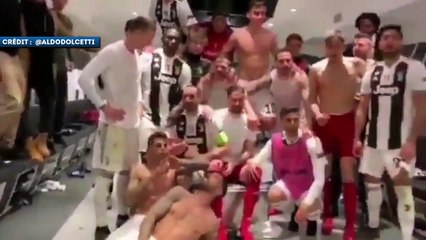 Quand le vestiaire de la Juve attend CR7 pour la photo de la victoire