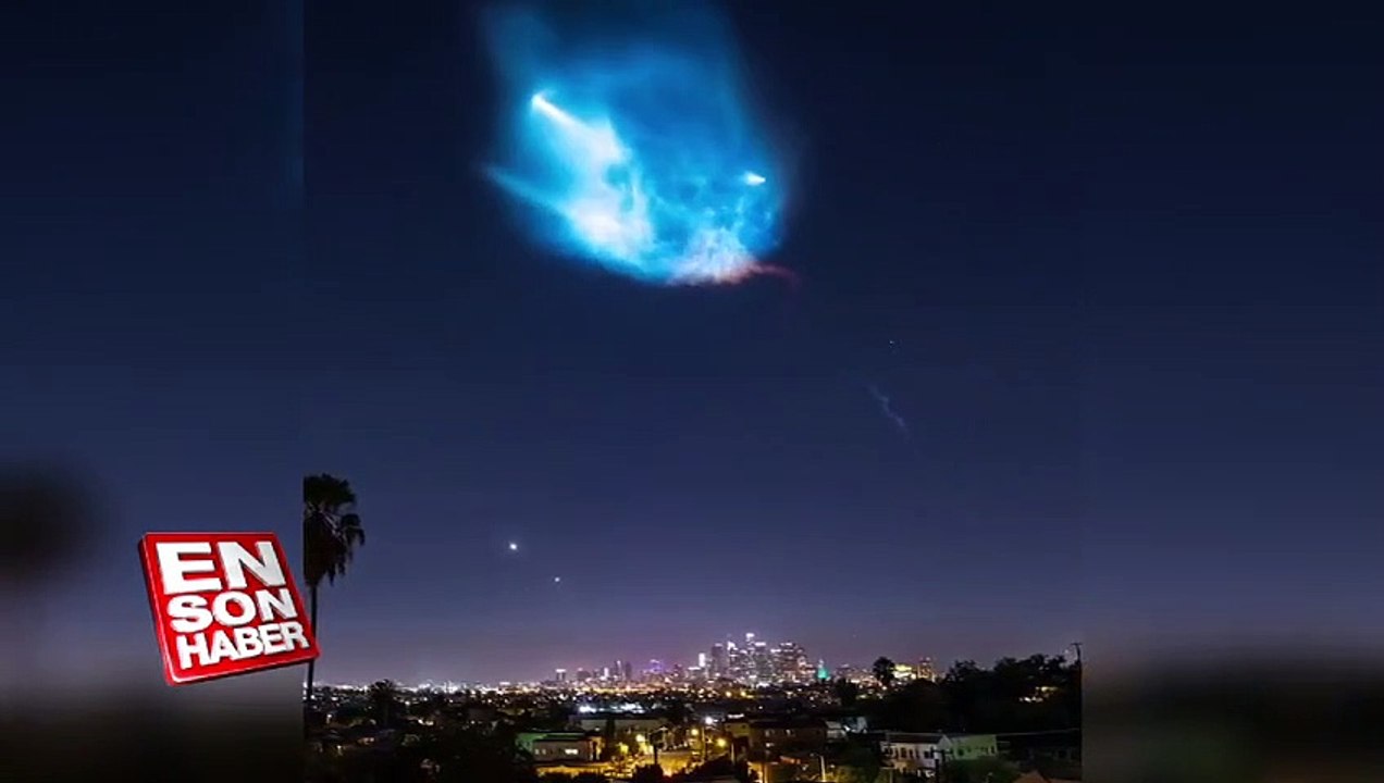 SpaceX roketinin fırlatılması sonrası meydana gelen ışık oyunları