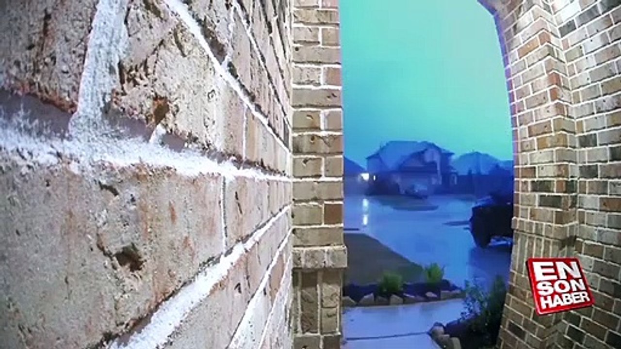 Teksas'ta bir eve yıldırım düştü